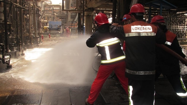 برگزاري رزمايش مقابله با آتش و امداد و نجات در واحد تقطیر شركت پالايش نفت بندرعباس