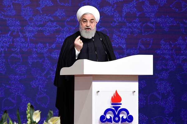 رئیس جمهوری: تحریم بنزین دیگر برای ایران معنایی ندارد