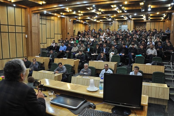 مدیر عامل شرکت پالایش نفت اصفهان در جمع کارکنان جدید الاستخدام:		 	  ایمنی و انضباط کاری در پالايشگاه حرف اول و آخر را مي زند	